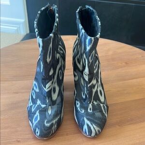 Stylish Black and Gray Women's Boots